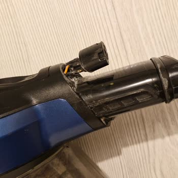 Philips Dikey Süpürgede Sürekli Parça Kırılmaları Ve Servis Çözümsüzlüğü