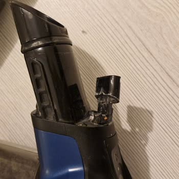 Philips Dikey Süpürgede Sürekli Parça Kırılmaları Ve Servis Çözümsüzlüğü