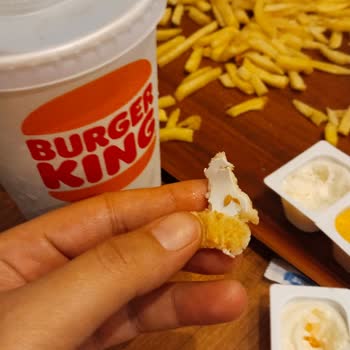 Burger King Marmaris Şubesinde Hamburger Ekmeğinde Plastik Parça Bulunması