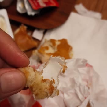 Burger King Marmaris Şubesinde Hamburger Ekmeğinde Plastik Parça Bulunması