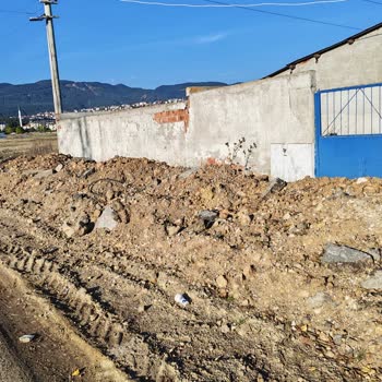 Sepaş Elektrik Direk Yenileme Çalışması Nedeniyle Mülk Girişi Toprak Ve Molozla Kapandı