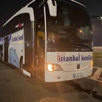 İstanbul Konfor Otobüsünde Su Borusu Patlaması Nedeniyle Gecikme Ve Bilgi Eksikliği