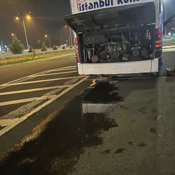 İstanbul Konfor Otobüsünde Su Borusu Patlaması Nedeniyle Gecikme Ve Bilgi Eksikliği