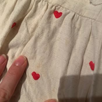 Gardrops'ta Yeni Satılan Bebek Elbisesinde Çoklu Lekeler Ve İade Talebinin Yanıtsız Kapanması