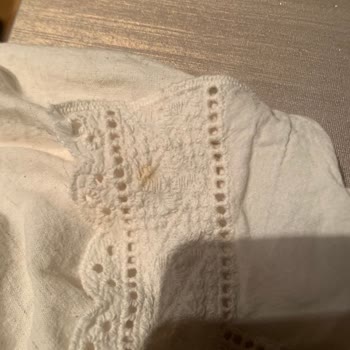 Gardrops'ta Yeni Satılan Bebek Elbisesinde Çoklu Lekeler Ve İade Talebinin Yanıtsız Kapanması