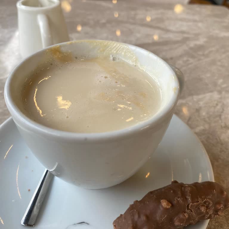 Hisar Pastanesi'nde Buz Gibi Salep, Mikrodalga Isıtması Ve Umursamaz Açıklama