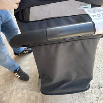 Jet Uçuşunda Bebek Arabası Zeytinyağıyla Kirlenerek Değişim Talebi