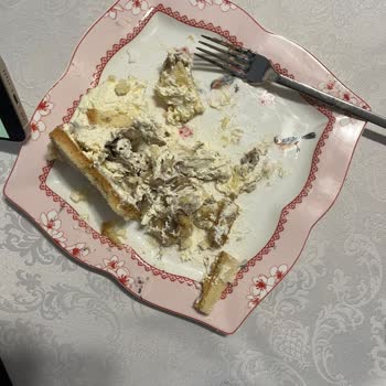 Nuga Pastanesi'nden Özel Doğum Günü Pastasında Siyahlaşmış Muzlar Ve İade Talebi