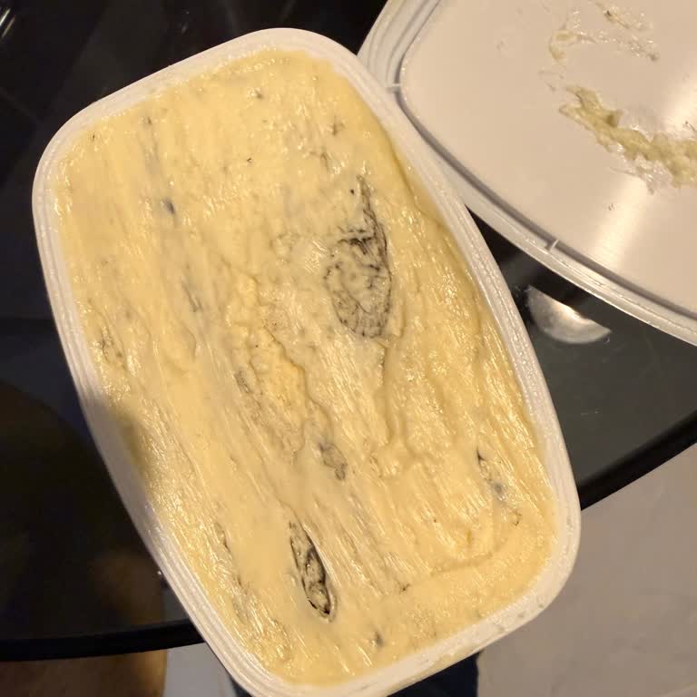 Küflü Tereyağı Ve Bozuk Kivi İçin İade Talebine Cevap Bekleniyor