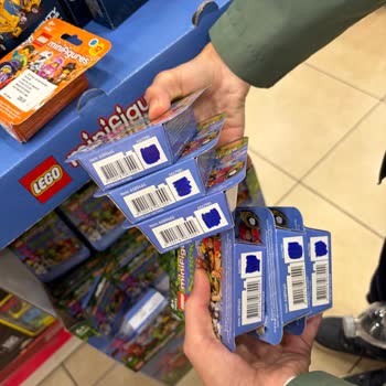 Lego Mini Figür Kutularındaki QR Kodları Çalışanlar Tarafından Karalanıyor