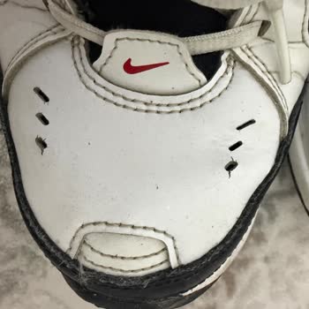 FLO Metrogarden'da Satın Alınan Nike Air Monarch Ayakkabısında Erken Yırtılma Ve İade Talebi