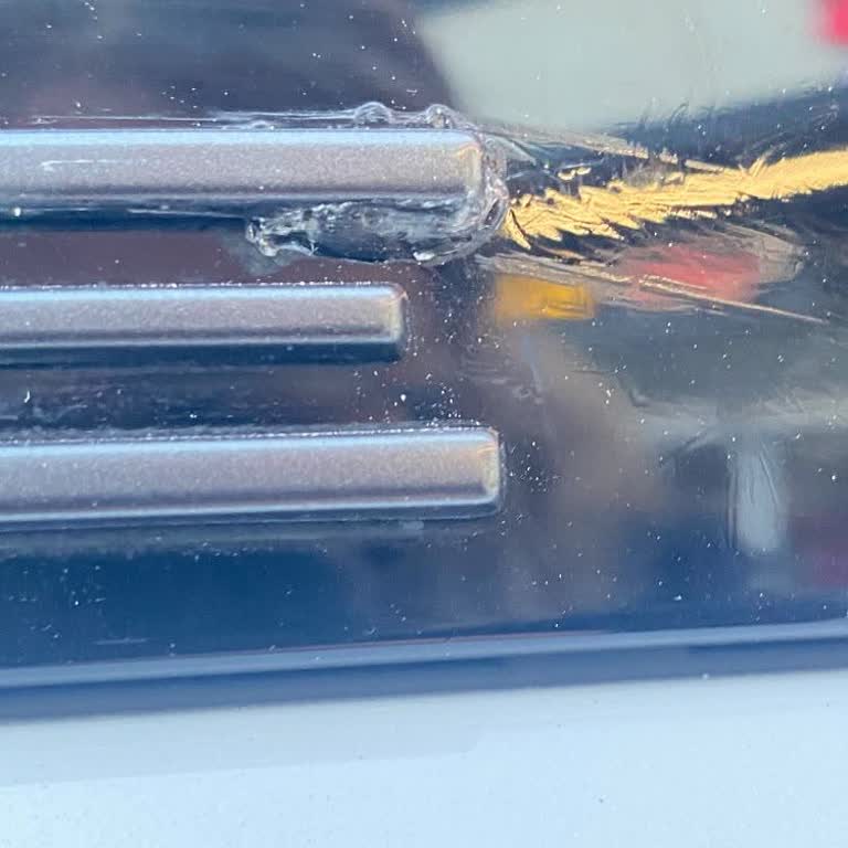 Peugeot Yetkili Serviste Harf Sabitleme Hatası Ve Plastik Aksan Zararına Ücretsiz Parça Değişimi Talebi