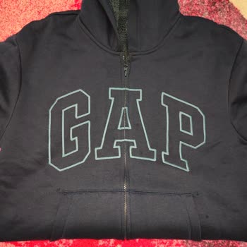 GAP Fermuarlı Sweatshirt’te Üç Kullanımda Aşırı Tüylenme, Mağaza Değişim Talebini Reddetti