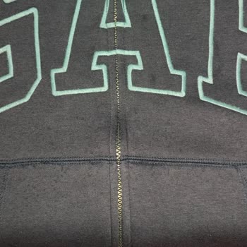 GAP Fermuarlı Sweatshirt’te Üç Kullanımda Aşırı Tüylenme, Mağaza Değişim Talebini Reddetti