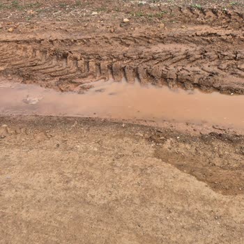 Enerya’nın Kazı Çalışması Sonrası Kaldırımlar Ve Asfalt Bozuldu, Düzeltme Yapılmadı