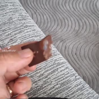 BİM'den Aldığım Bademli Çikolatanın İçinden Silikon Parçası Çıktı
