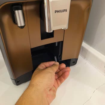 Teknosa'dan Gelen Philips Espresso Makinesinde Kırık Köşe Ve İçeride Plastik Parça