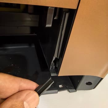 Teknosa'dan Gelen Philips Espresso Makinesinde Kırık Köşe Ve İçeride Plastik Parça