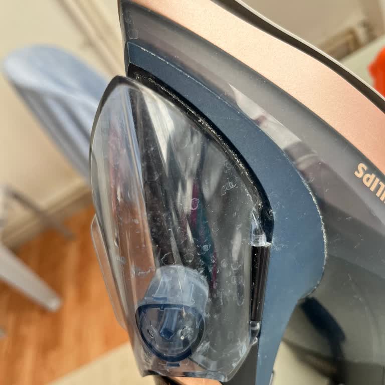 Philips Azur 8000 Ütüsünün Su Haznesi Kapağının Bozulması Ve Garanti Kapsamında Yedek Parça Talebi