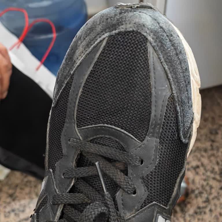 New Balance Ayakkabının Ön Kısmı Açıldı Ve Kalite Güveni Sarsıldı