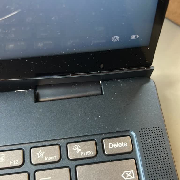 Lenovo Ideapad 5 2-In-1 Menteşesi Kırıldı, Ücretsiz Garanti Onarımı Talebi