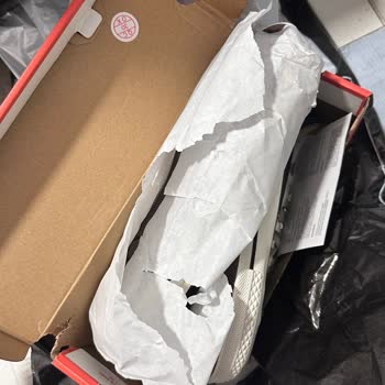 SuperStep'ten Gelen Converse Chuck 70 Ayakkabısında Kırık Kutu Ve Hasarlı Ayakkabı