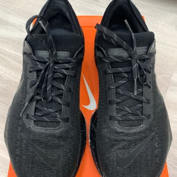Nike ZoomX Invincible Run Flyknit Ayakkabısında Yapışkan Sorunu Ve Barçın Spor'dan Cevapsız Servis