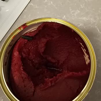 A101 Fatih Şubesinde Öncü Domates Salçasında Sert Plastik Parça Çıktı