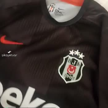Nike Ürünlerin Yaka Kısımları Defolu Yazıları Yanlış Yazılmış