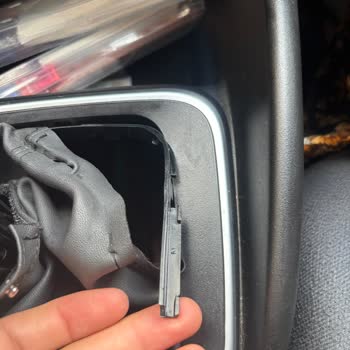 Fiat Egea Cross’da Bakım Sonrası Vites Geçişlerindeki Sertlik Ve Kırık Vites Kolu İçin Çözüm Talebi