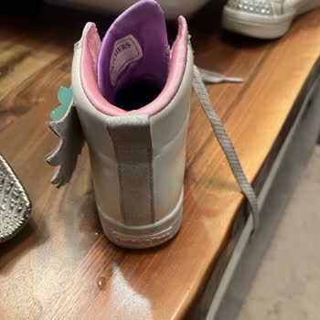 Skechers Ayak Kokusuna Ve Açılmalara Karşı Ayıplı Ürün Şikayeti Ve İade Talebi