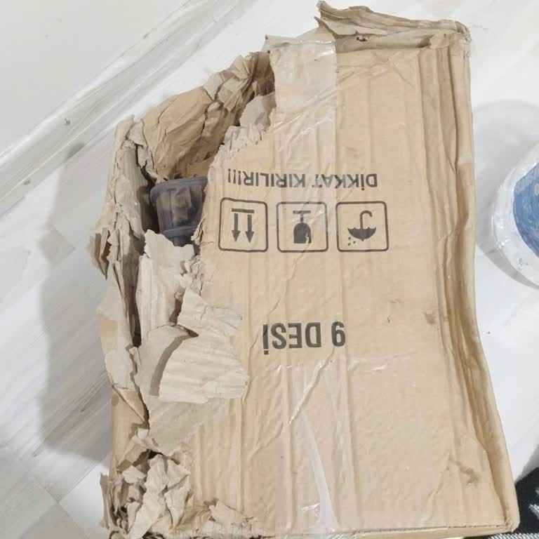 Kolay Gelsin Kargo'da 10 Gün Teslimat Gecikmesi Ve Kırık Paket