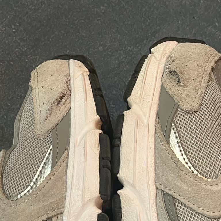 New Balance 530 Ayakkabısının Arka Bölümde Erken Deformasyon Sorunu