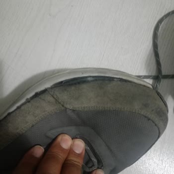In Street Spor Ayakkabısında Erken Açılma Ve Aşınma Değişim Talebi
