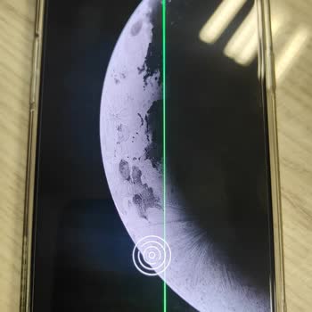 Realme GT2 Pro Ekranında Beliren Yeşil Çizgi İçin Ücretsiz Değişim Talebi