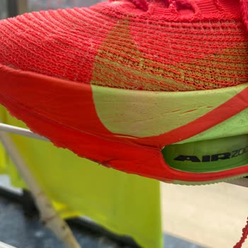 Nike Koşu Ayakkabısında Kısa Sürede Açılma Ve Patlama Sorunu