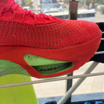 Nike Koşu Ayakkabısında Kısa Sürede Açılma Ve Patlama Sorunu