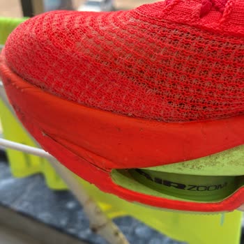Nike Koşu Ayakkabısında Kısa Sürede Açılma Ve Patlama Sorunu