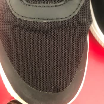 FLO Aksaray Mağazasında Reebok Ayakkabısının Sağ Tekinde Açılma Ve Değişim Talebi