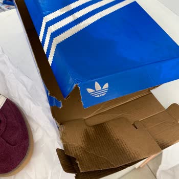 Balık Yağıyla Hasar Gören Adidas Ayakkabı İçin Yeniden Gönderim Ve Fiyat Farkı Telafisi