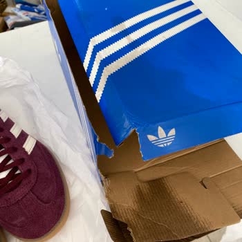 Balık Yağıyla Hasar Gören Adidas Ayakkabı İçin Yeniden Gönderim Ve Fiyat Farkı Telafisi
