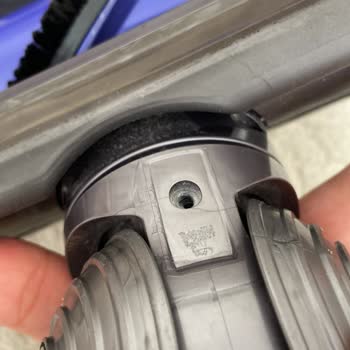 Dyson V15 Süpürge Başlığındaki Civata Düşmesi Garanti Dışı Destek