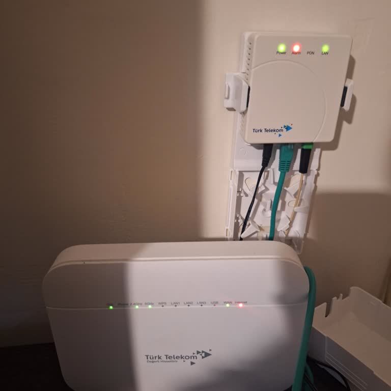 Fiber İnternet Kesintisi Ve Modemde Kırmızı Işık İçin Acil Servis Talebi