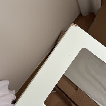 IKEA Hemnes Divanda Kırık Parça İçin Ücretsiz Değişim Talebi