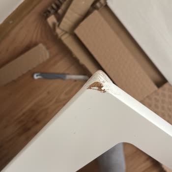 IKEA Hemnes Divanda Kırık Parça İçin Ücretsiz Değişim Talebi
