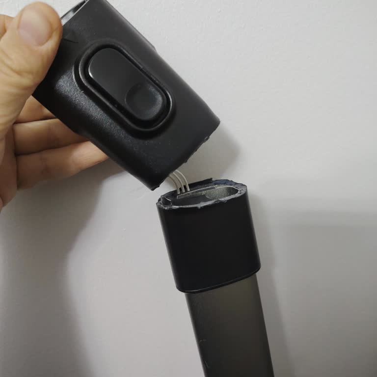 Philips 8000 Serisi Dikey Süpürge Parçasının Kısa Sürede Tekrar Kırılması Ve Ücretsiz Değişim Talebi