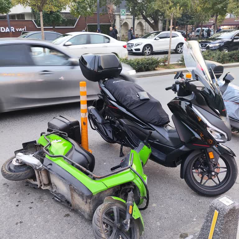 Martı Scooter’ı Annemi Yaraladı Ve Motoruma Zarar Verdi, Yardım Çağrısı Yanıtsız
