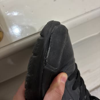 Skechers Ayakkabısının 3 Ayda İki Tekinde Yırtılması Ve In Street'in İade Reddi