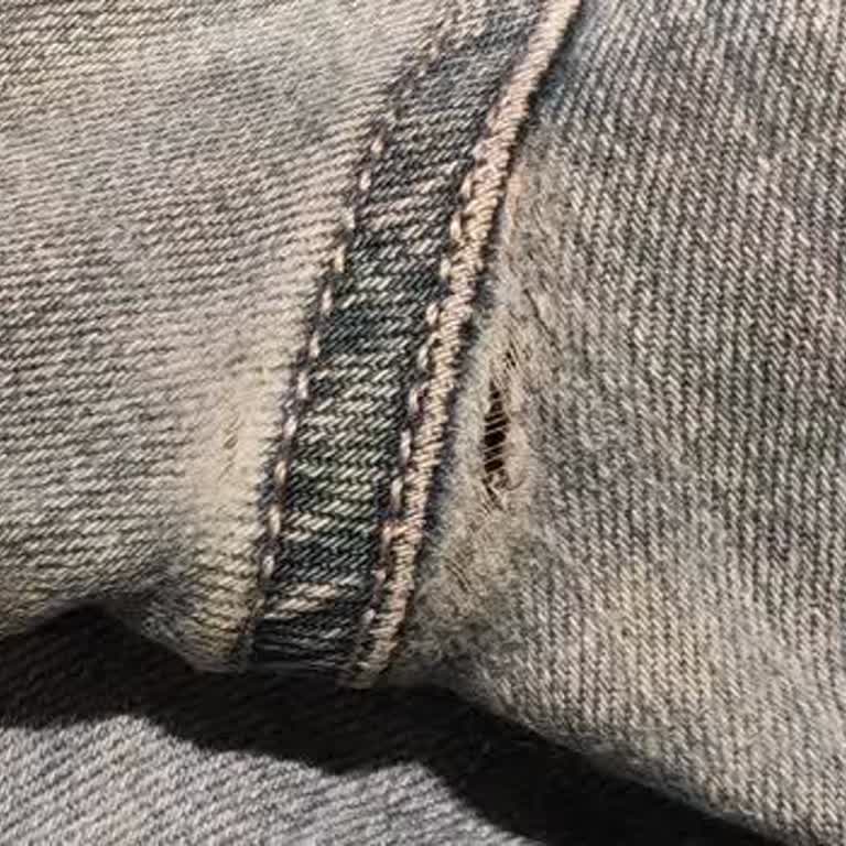 Mavi Mağazasında Jean Pantolonun Ağ Kısmında Hızlı Aşınma Ve Yırtılma