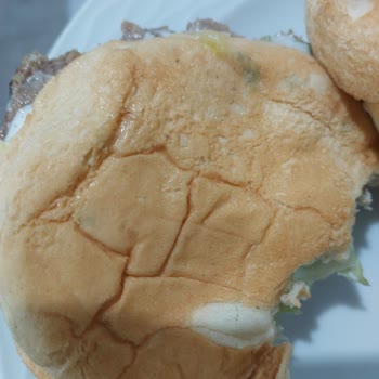Saloon Burger Hamburgerinden Küflü Gıda Riski Ve Ücret İadesi Talebi